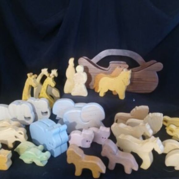 Noah's Ark 33 Piece Play Set Vintage 11.5" Wooden